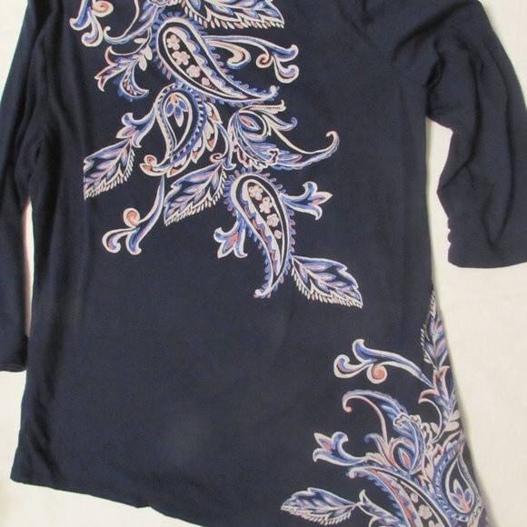 CHICO'S SIZE 1 NAVY BLUE PASLEY PRINTED TOP ASYMMETRICAL HEMLINE size 8 - Picture 5 of 8